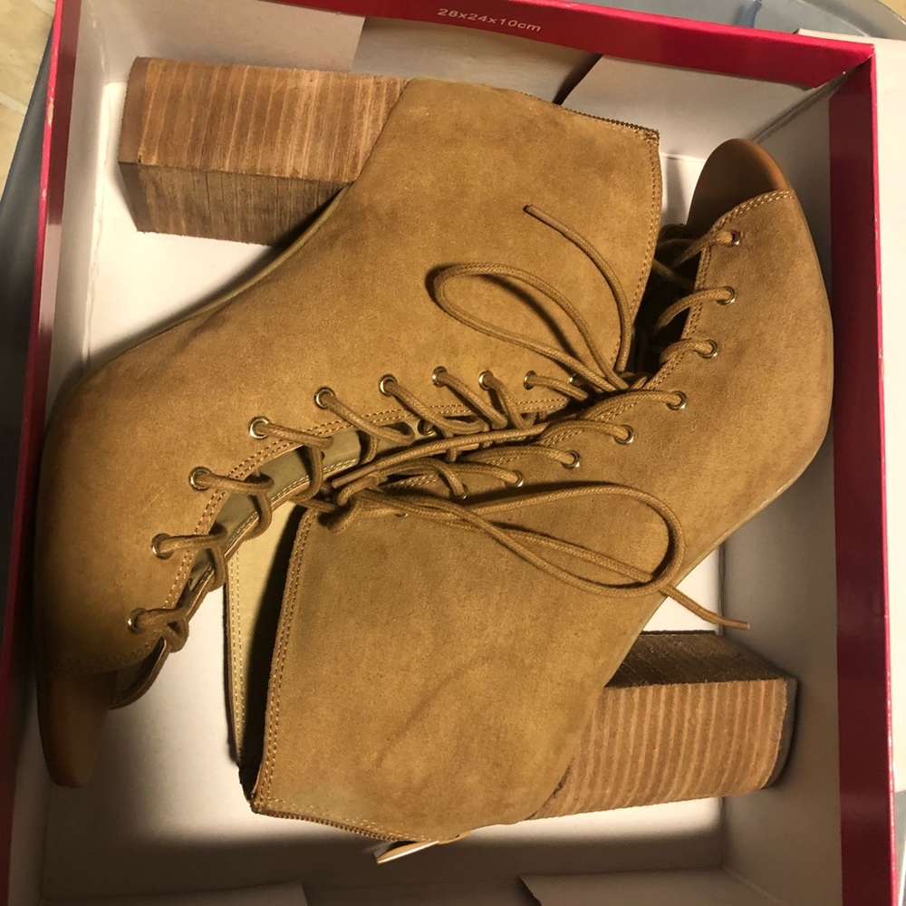 Chinese Laundry sandals